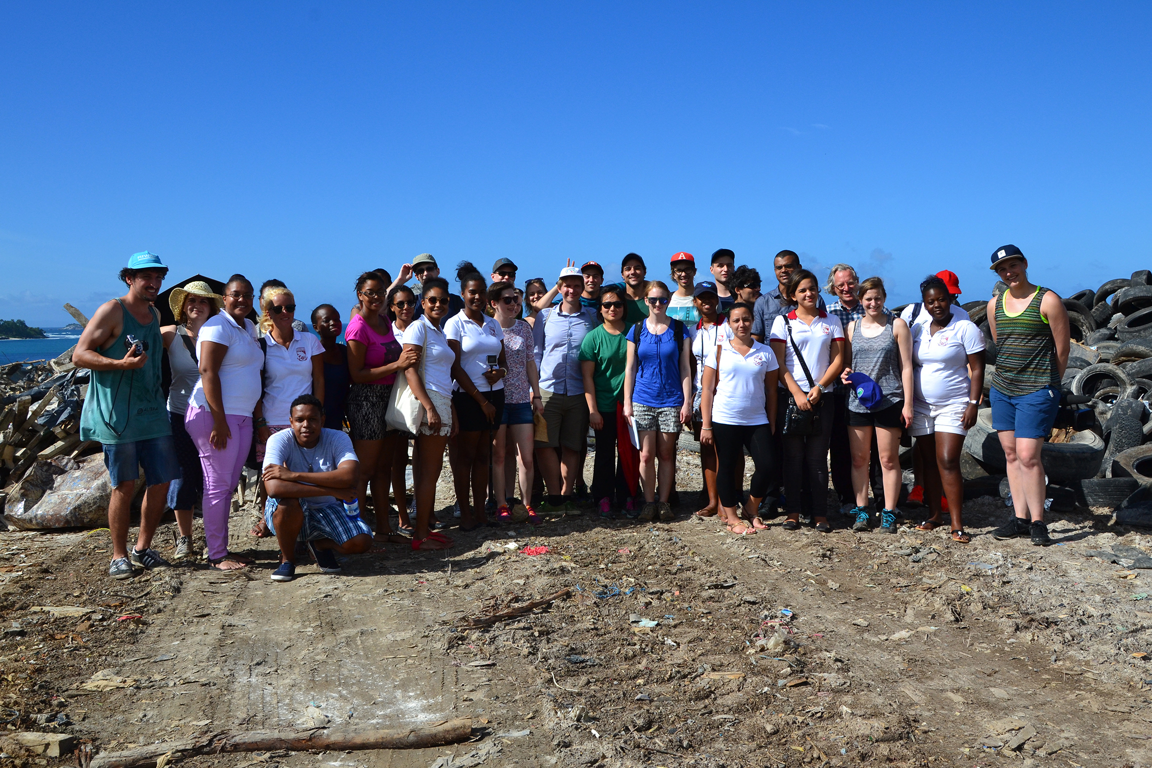 Enlarged view: Students from ETH and UniSey on the Providence dumping site on Mahe, Seychelles